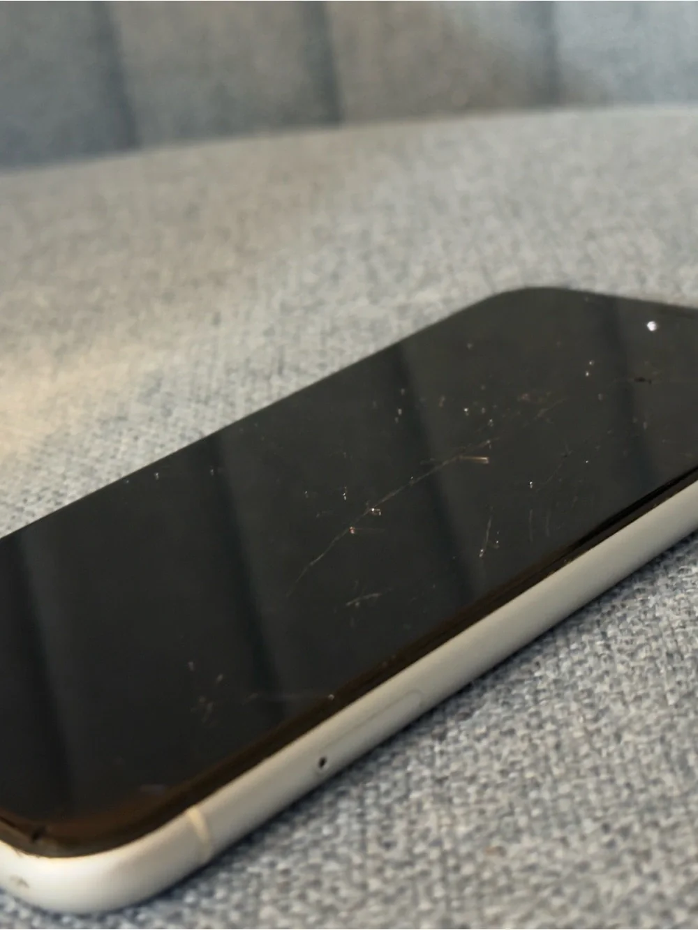 Unlocked Apple iPhone XR 64GB | 87% Battery | Face ID Works | Smashed Glass